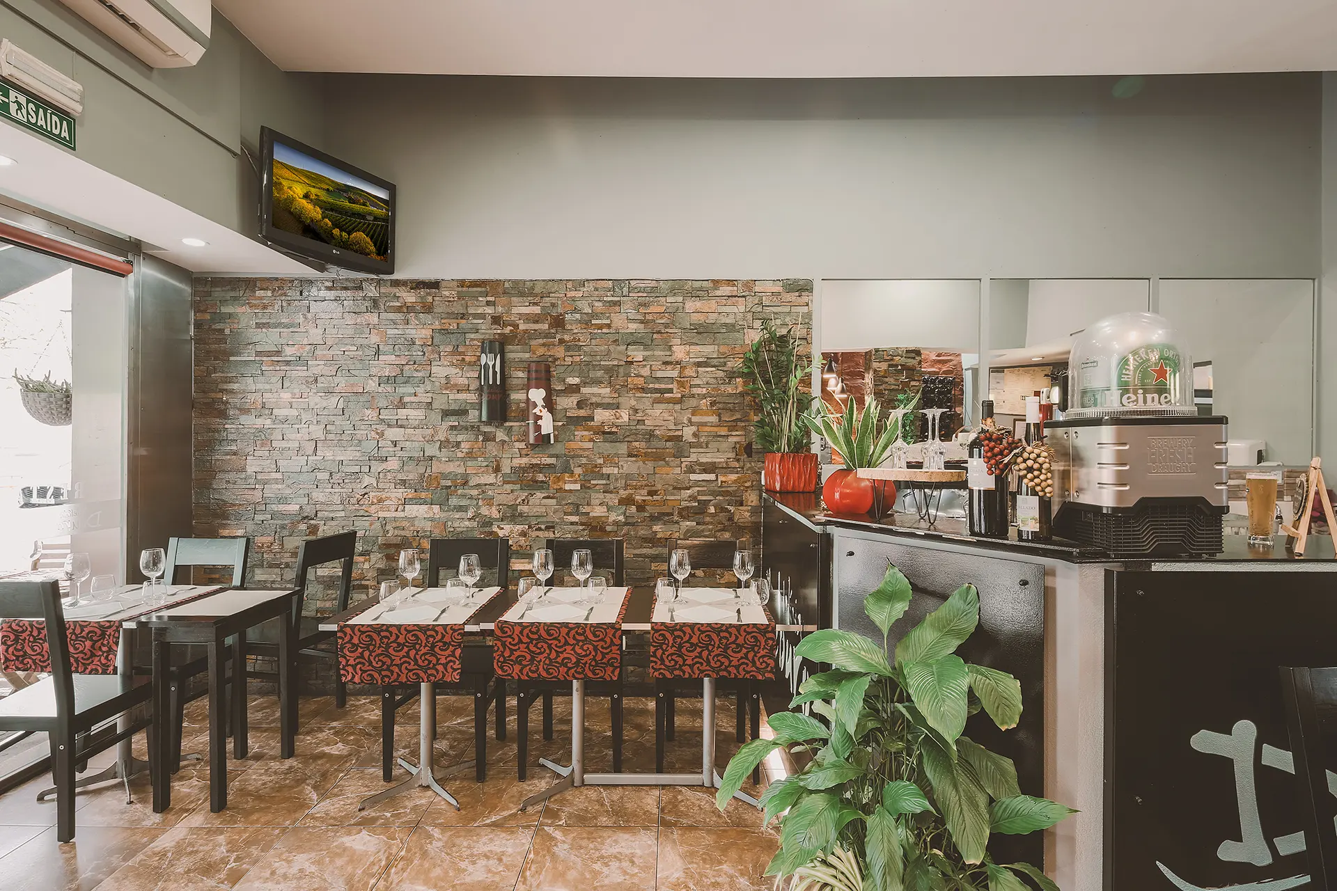 2S3A9539 - Portugal Explorer Restaurante Delícia Douro, Sabores tradicionais na Régua, Alheira, Francesinha especial, Naco de vitela, Sobremesas caseiras, Anfitriões simpáticos