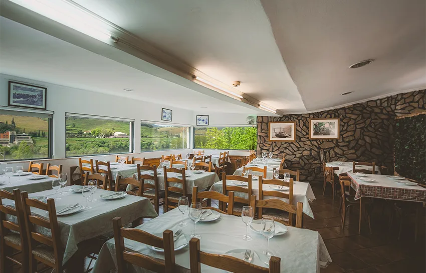 Restauração no Peso da Régua, Restaurante Katekero, História e sabores, Vista sobre o Douro, assado, Naco na pedra, Régua, Gastronomia familiar