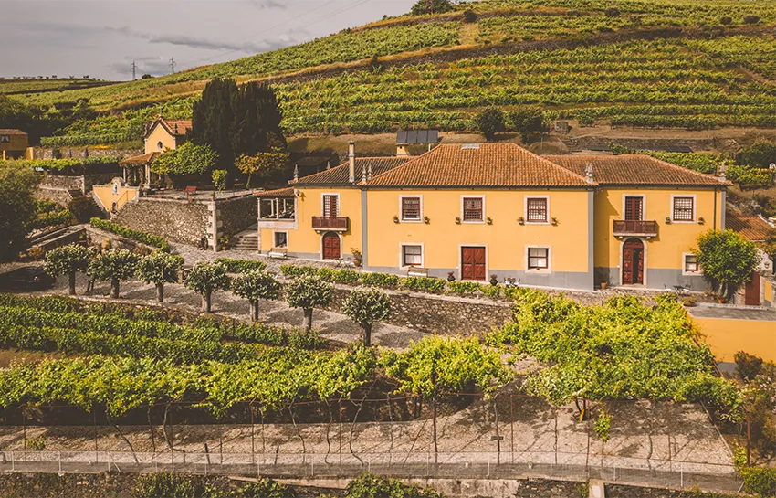 Casa do Salgueiral, Turismo no Douro, turismo rural, Santa Marta de Penaguião, apartamentos com cozinha, alojamento com piscina