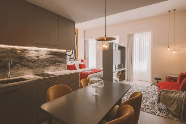 Apartamento dos Rolling Stones
Trabalho Fotográfico elaborado para o Hotel Viterbo8 Bomjardim by Sofia Gonçalves
Um conjunto de 11 apartamentos onde cada apartamento é um tributo aos Grandes Artistas Mundiais#fotografiaprofissional #fotografiaimoveis #fotografiaimobiliaria