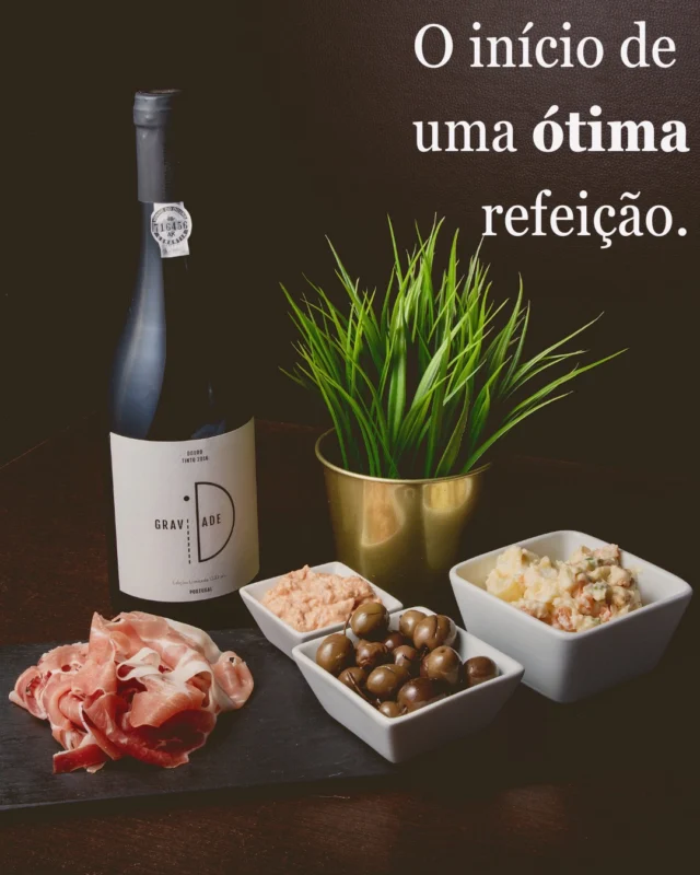 Todas as boas refeições começam com os pormenores certos. 🍽️
No Gato Preto desejamos boas entradas, durante todo o ano! 🍷

#GatoPreto #PesodaRegua #Restaurante #GastronomiaPortuguesa #Douro #Petiscos #ExperienciaGastronomica #Entradas #ComercioLocal
