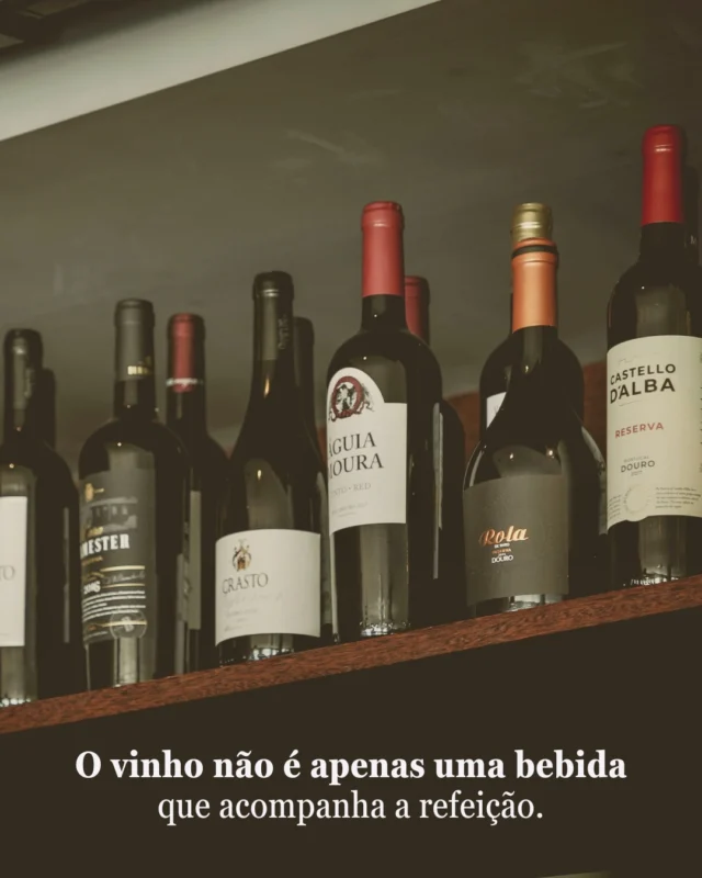 Sabia que o vinho e a comida se transformam mutuamente? 🍷

A ciência por detrás de cada harmonização explica porque é que uma boa refeição com o vinho certo sabe sempre melhor. É parte da experiência! 🤩 

#GatoPreto #PesodaRegua #Restaurante #GastronomiaPortuguesa #Vinho #Refeiçao #Douro #CombinaçoesGastronomicas